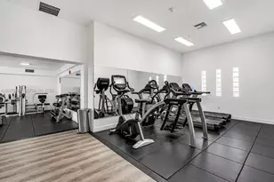 816 NW 11th St, Miami, FL 33136 - Photo 17