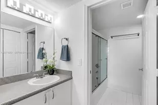 816 NW 11th St, Miami, FL 33136 - Photo 11