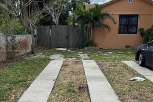 1018 N 17th Ct, Hollywood, FL 33020 - Photo 1
