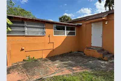 1018 N 17th Ct #2B, Hollywood, FL 33020 - Photo 5