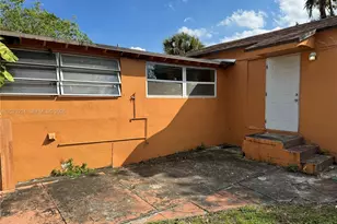 1018 N 17th Ct, Hollywood, FL 33020 - Photo 5