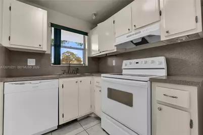 8081 N Sunrise Lakes Dr #110, Sunrise, FL 33322 - Photo 15