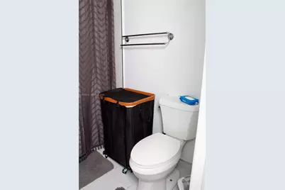 2732 W 68th Pl, Hialeah, FL 33016 - Photo 7