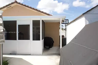 2732 W 68th Pl, Hialeah, FL 33016 - Photo 17