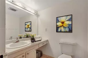20100 W Country Club Dr, Aventura, FL 33180 - Photo 17