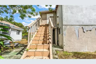 2100 SW 25th St, Miami, FL 33133 - Photo 15