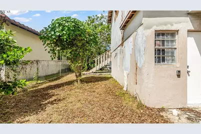 2100 SW 25th St, Miami, FL 33133 - Photo 13