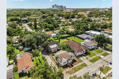 2100 SW 25th St, Miami, FL 33133 - Photo 23