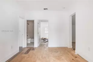 2100 SW 25th St, Miami, FL 33133 - Photo 9