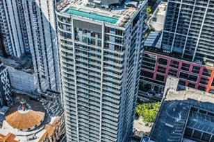 121 NE 5th St, Miami, FL 33132 - Photo 3