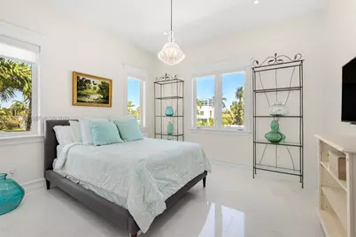 1460 S Treasure Dr, North Bay Village, FL 33141 - Photo 25
