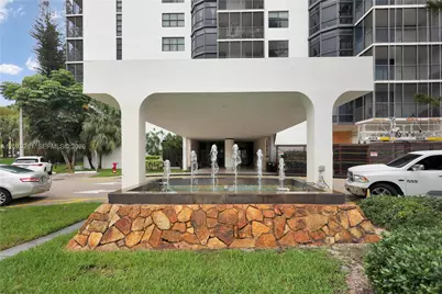 20100 W Country Club Dr #1003, Aventura, FL 33180 - Photo 3