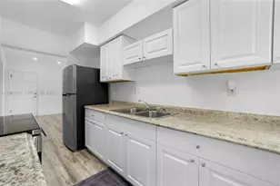 2250 Bay Dr, Miami Beach, FL 33141 - Photo 15