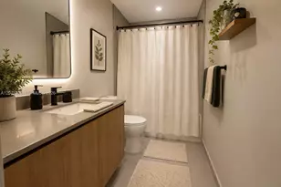 121 NE 5th St, Miami, FL 33132 - Photo 15