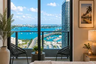 121 NE 5th St, Miami, FL 33132 - Photo 13