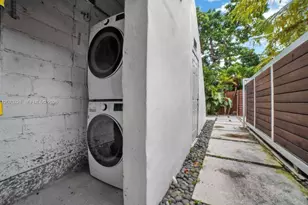 524 NW 35th St, Miami, FL 33127 - Photo 11