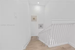 20576 NE 5th Pl, Miami, FL 33179 - Photo 17