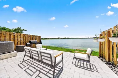 20576 NE 5th Pl, Miami, FL 33179 - Photo 3