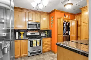 7690 NW 16th Ct, Pembroke Pines, FL 33024 - Photo 9