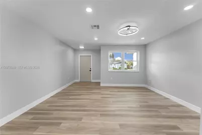 425 NW 17th St, Homestead, FL 33030 - Photo 9