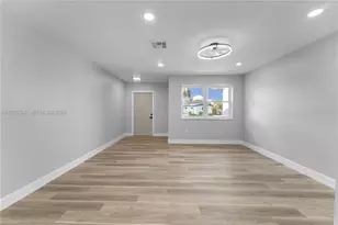 425 NW 17th St, Homestead, FL 33030 - Photo 9