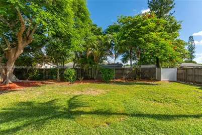 425 NW 17th St, Homestead, FL 33030 - Photo 33