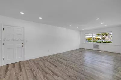 2250 Bay Dr #7, Miami Beach, FL 33141 - Photo 7