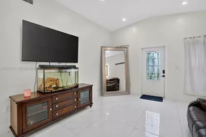 11818 SW 273rd Ln, Homestead, FL 33032 - Photo 9