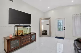 11818 SW 273rd Ln, Homestead, FL 33032 - Photo 9