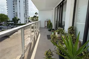 3701 N Country Club Dr, Aventura, FL 33180 - Photo 23