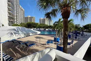 3701 N Country Club Dr, Aventura, FL 33180 - Photo 25