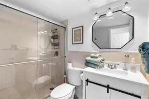 1370 NE 40th Dr, Oakland Park, FL 33334 - Photo 17