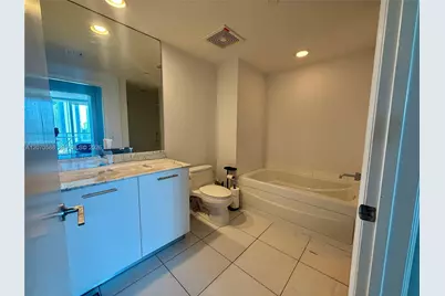 55 SE 6th St #2404, Miami, FL 33131 - Photo 5