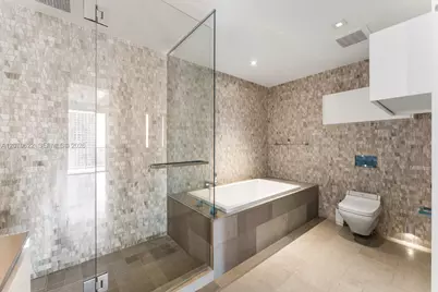 68 SE 6th St #2304, Miami, FL 33131 - Photo 5