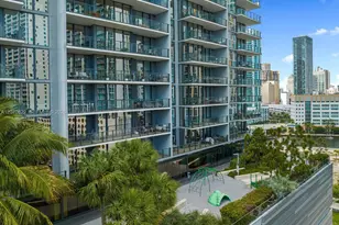 68 SE 6th St, Miami, FL 33131 - Photo 17