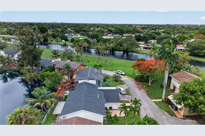 8210 SW 96th Ct, Miami, FL 33173 - Photo 67