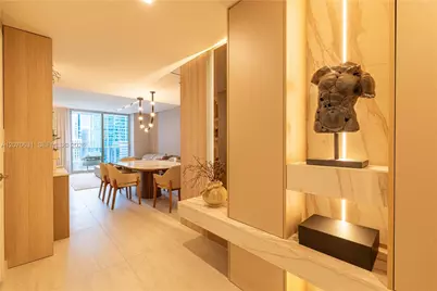 77 SE 5th St #2302, Miami, FL 33131 - Photo 5