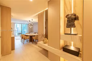 77 SE 5th St, Miami, FL 33131 - Photo 5