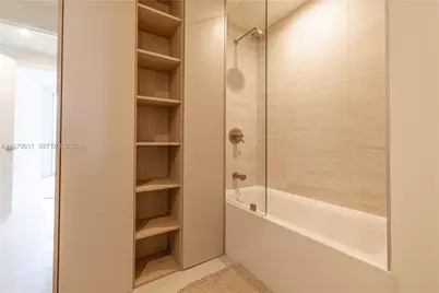 77 SE 5th St #2302, Miami, FL 33131 - Photo 15