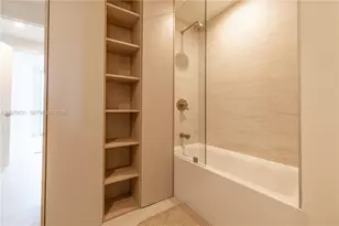 77 SE 5th St, Miami, FL 33131 - Photo 15