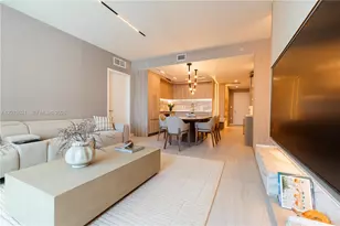 77 SE 5th St, Miami, FL 33131 - Photo 7
