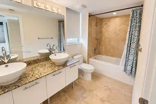 41 SE 5th St, Miami, FL 33131 - Photo 11