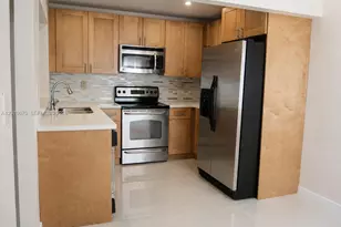 454 NE 210th Cir Terrace, Miami, FL 33179 - Photo 3