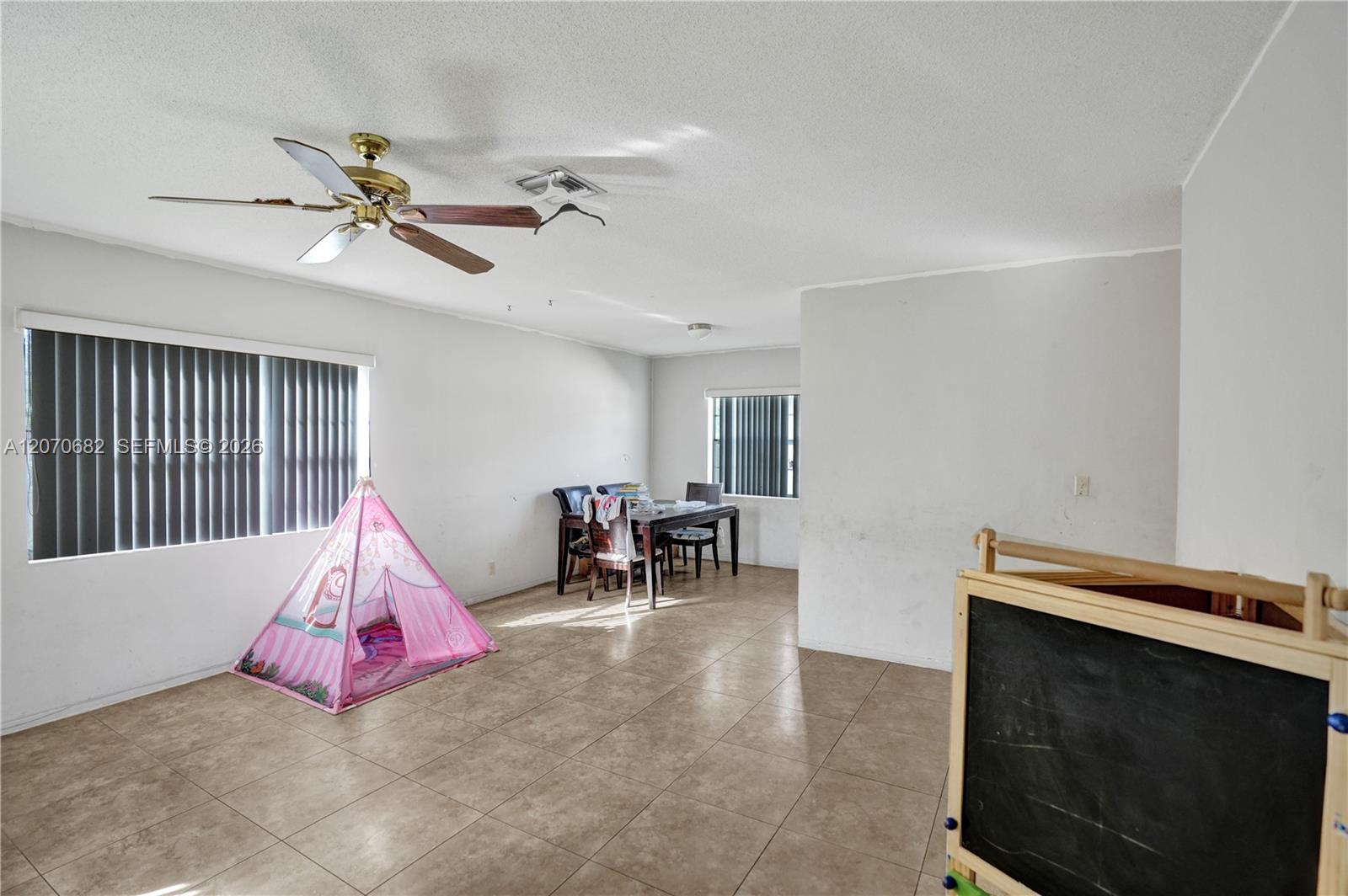 5706-5708 Lincoln St #1-2 - 5706-5708 Lincoln St #1-2, Hollywood, FL 33021 Luxury Property | Jose Angel Pina