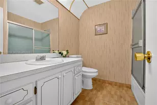 1055 NW 83rd Ave, Plantation, FL 33322 - Photo 15