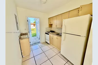 1041 NW 7th Ct, Hallandale Beach, FL 33009 - Photo 13