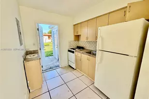 1041 NW 7th Ct, Hallandale Beach, FL 33009 - Photo 13