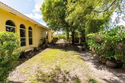 2610 SW 112th Ct, Miami, FL 33165 - Photo 65