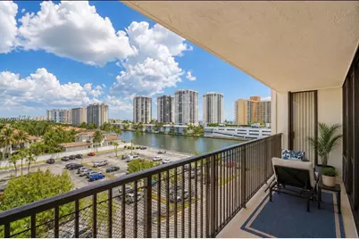 1000 Parkview Dr #715, Hallandale Beach, FL 33009 - Photo 13