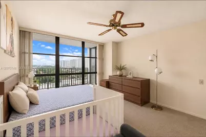 1000 Parkview Dr #715, Hallandale Beach, FL 33009 - Photo 9
